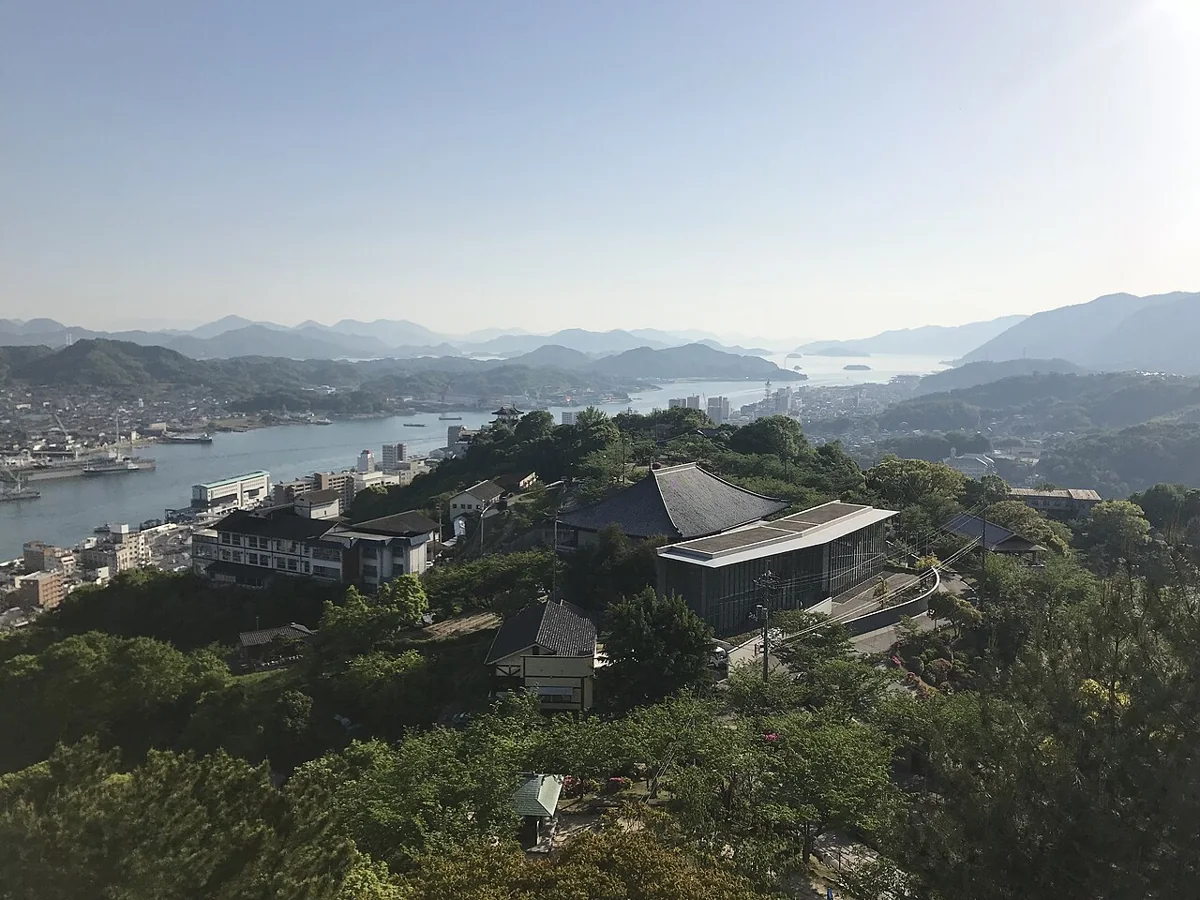 千光寺公園から望む尾道水道と向島
