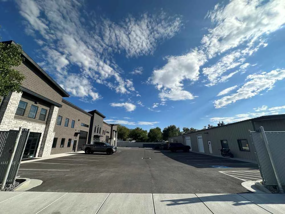 ファイバーステートのデータセンターの最新写真にはヌードは一切ありませんが、それでも興奮するかもしれません